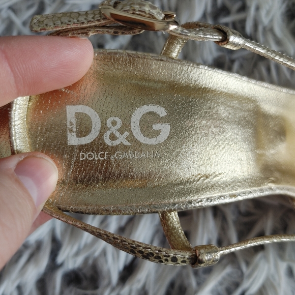 Dolce And Gabanna gold heels - Picture 2 of 9